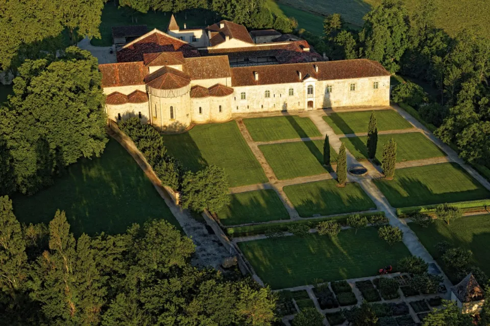 Un voyage culturel dans une abbaye préservée e ...