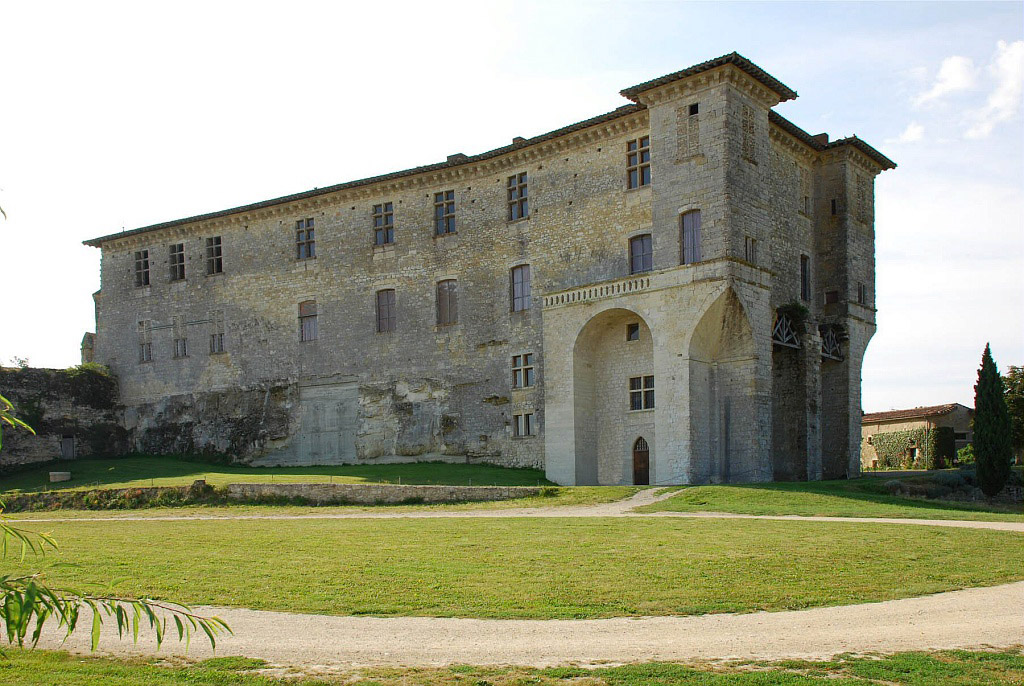 Castle of Lavardens - Art center in Gascony