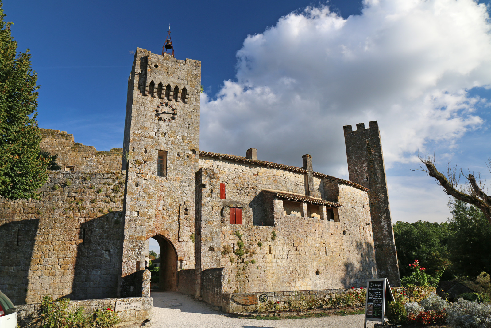 Visiter Larressingle, la petite Carcassonne du ...