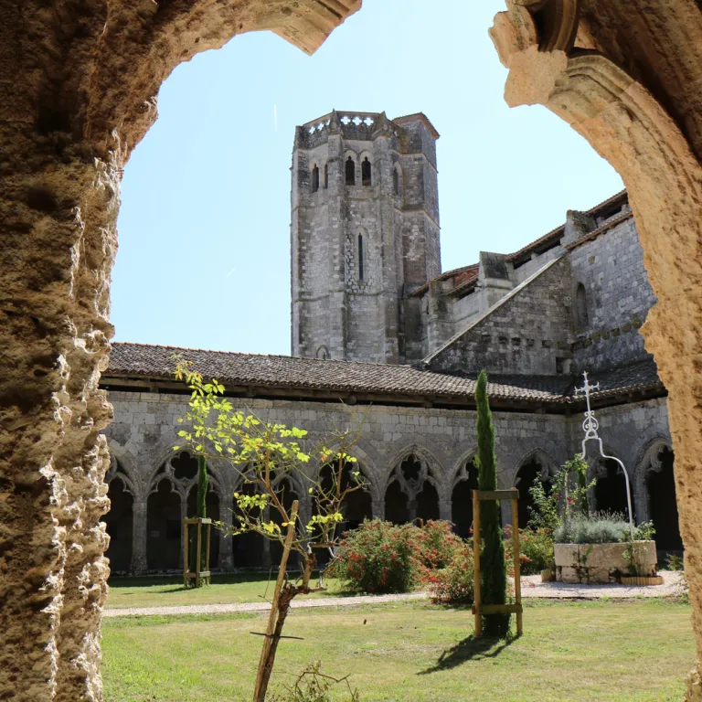 Visiter La Romieu, un village de légende…
