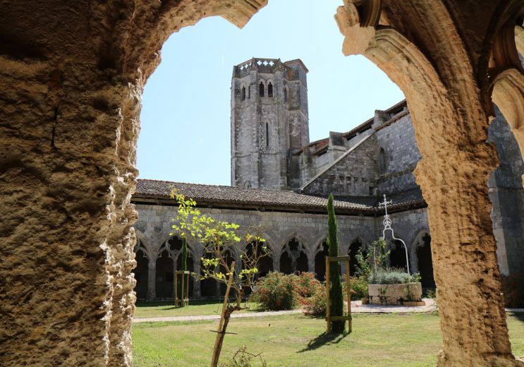Visit La Romieu, a legendary village...