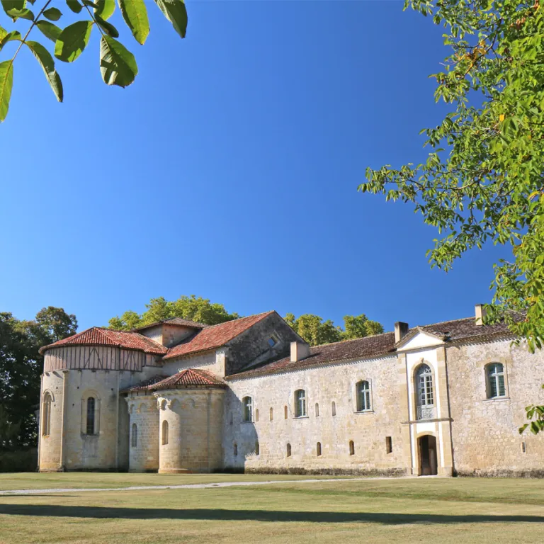 Visitez L’Abbaye de Flaran et profitez de ses ...