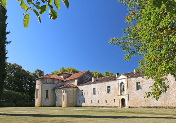 Visit Flaran Abbey and enjoy its entertainment!