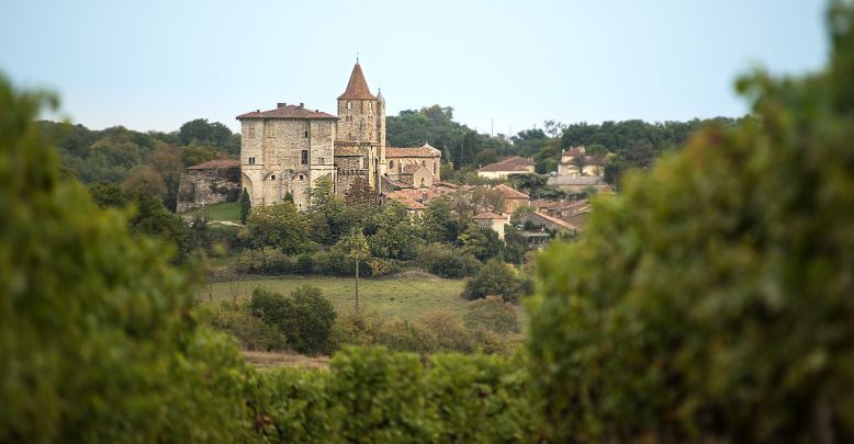 Visiter Lavardens, l’un des « Plus beaux villa ...