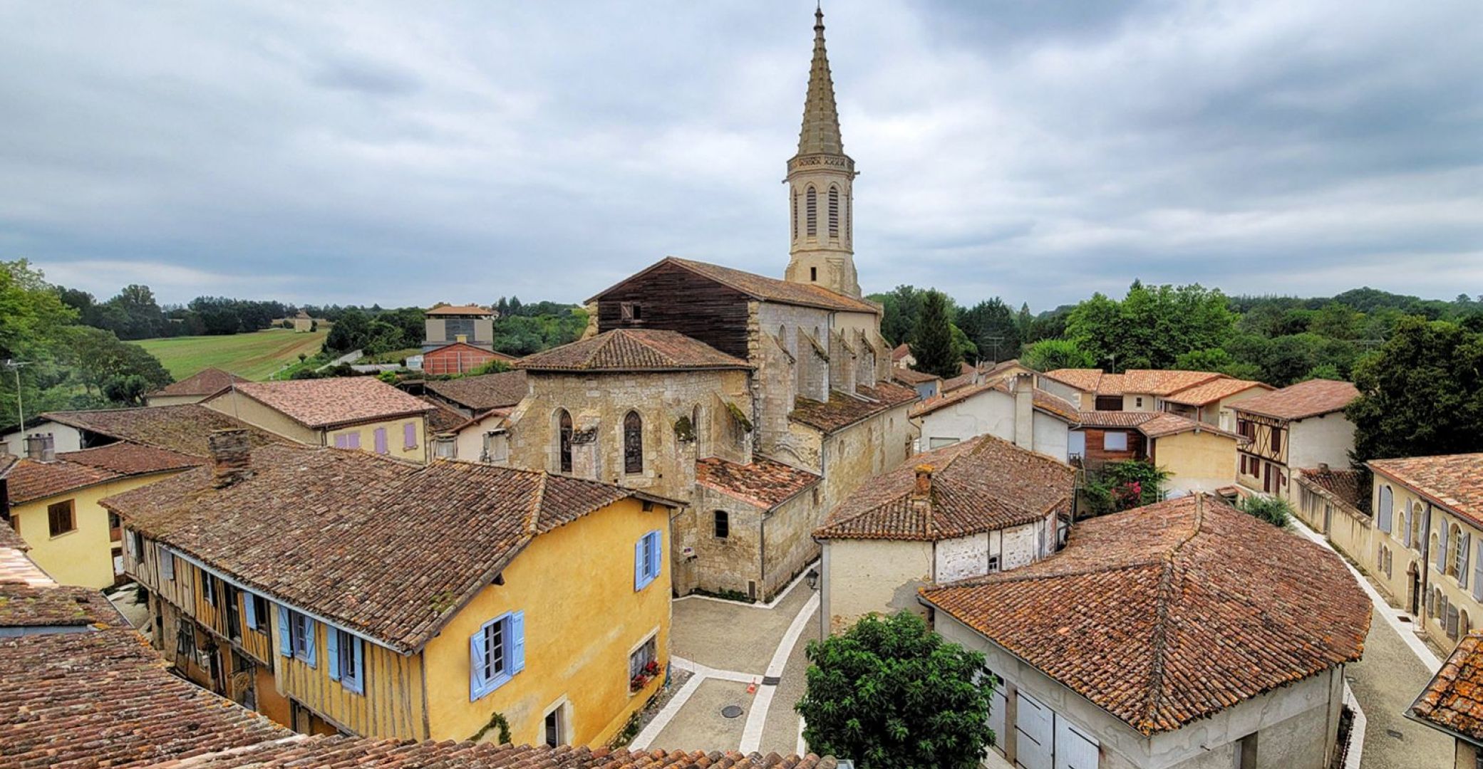 Sarant Visite de Sarrant, l’un des plus beaux villages de France - Guide du Gers