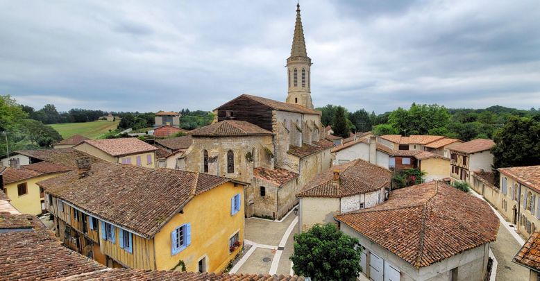 Visite de Sarrant, l’un des plus beaux village ...