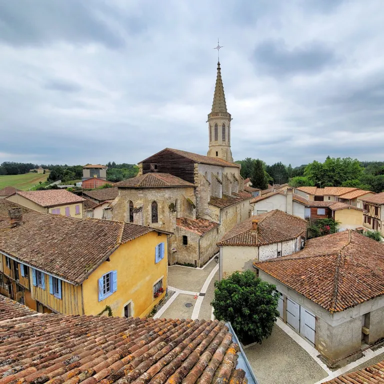 Visite de Sarrant, l’un des plus beaux village ...
