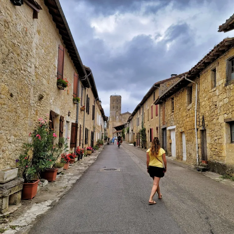 Écoutez le guide et découvrez la bastide de Mo ...
