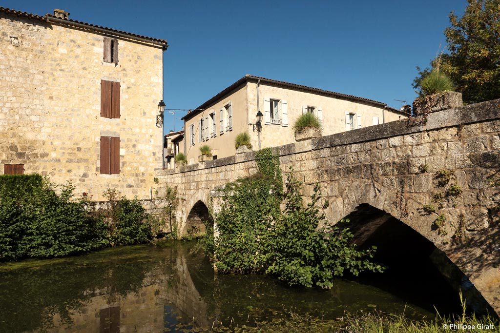Fourcès, a pleasant town to stay in