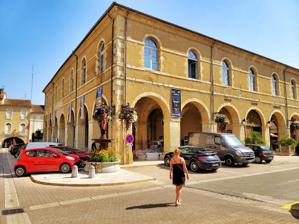 La halle-hôtel de ville