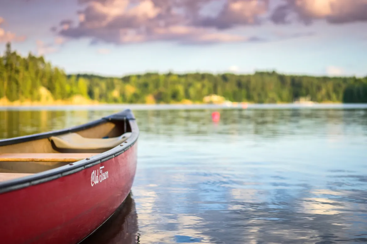 Canoe michael-niessl Unslaplsh