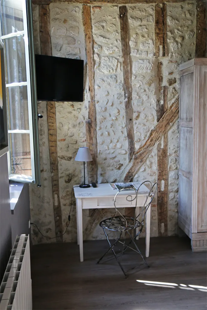 Détails bureau et très beau mur en colombages