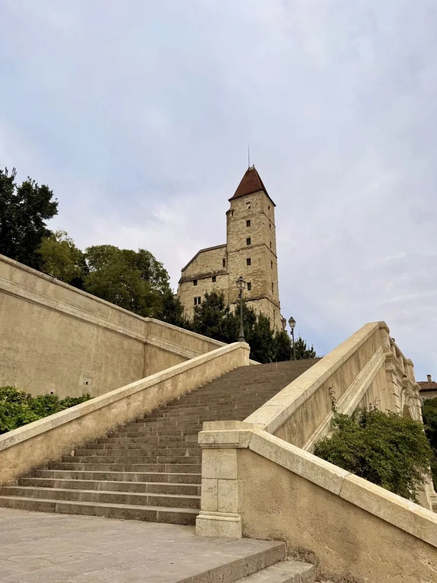 escalier monumental auch