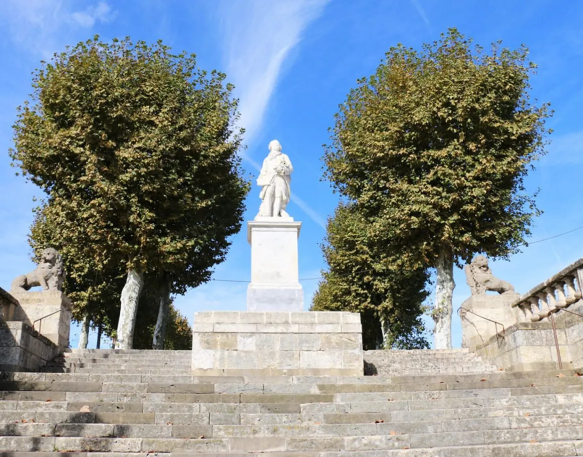 statue auch