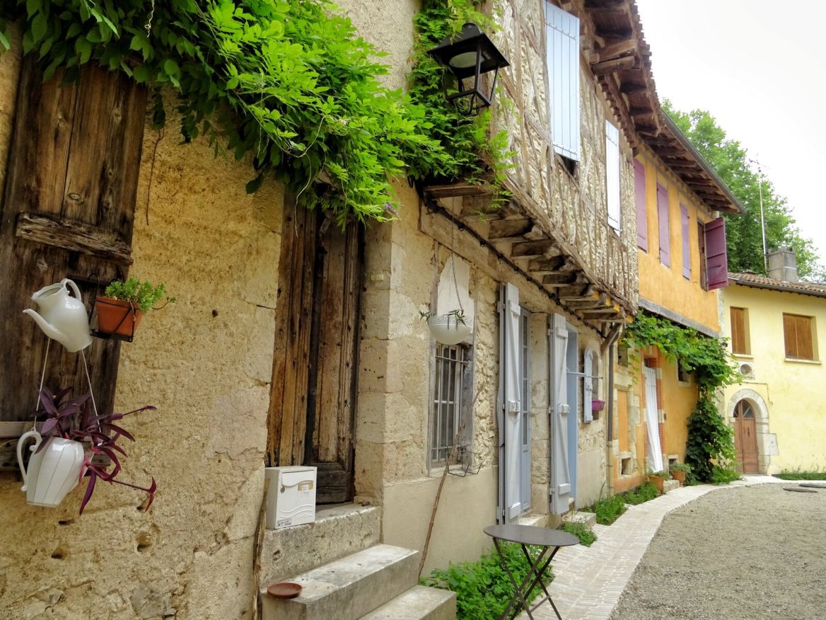 Sarant Visite de Sarrant, l’un des plus beaux villages de France - Guide du Gers
