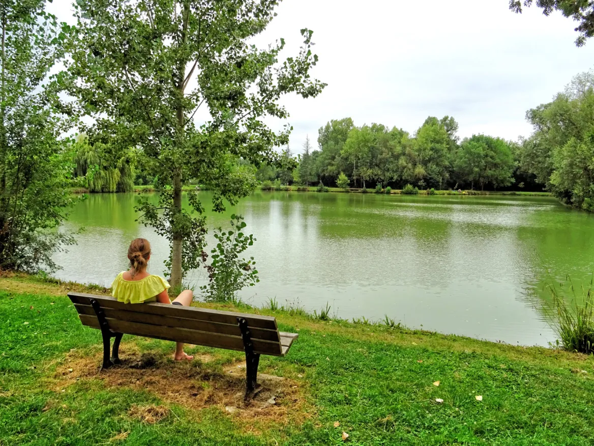 Nature et verdure au Lac de Mauvezin
