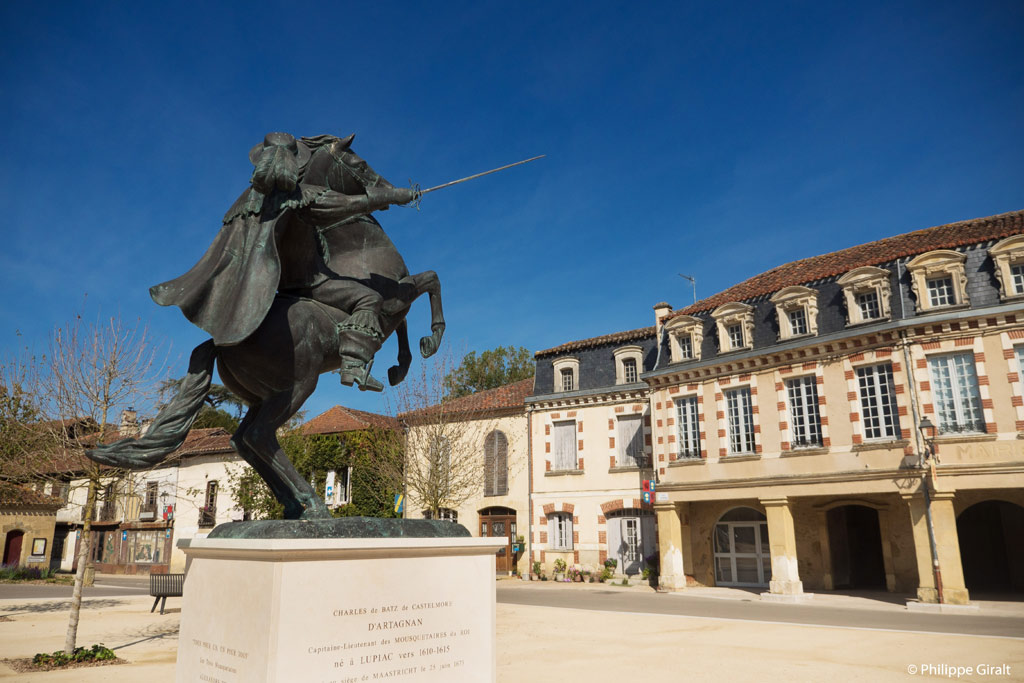 Statue of d'Artagnan in Lupiac