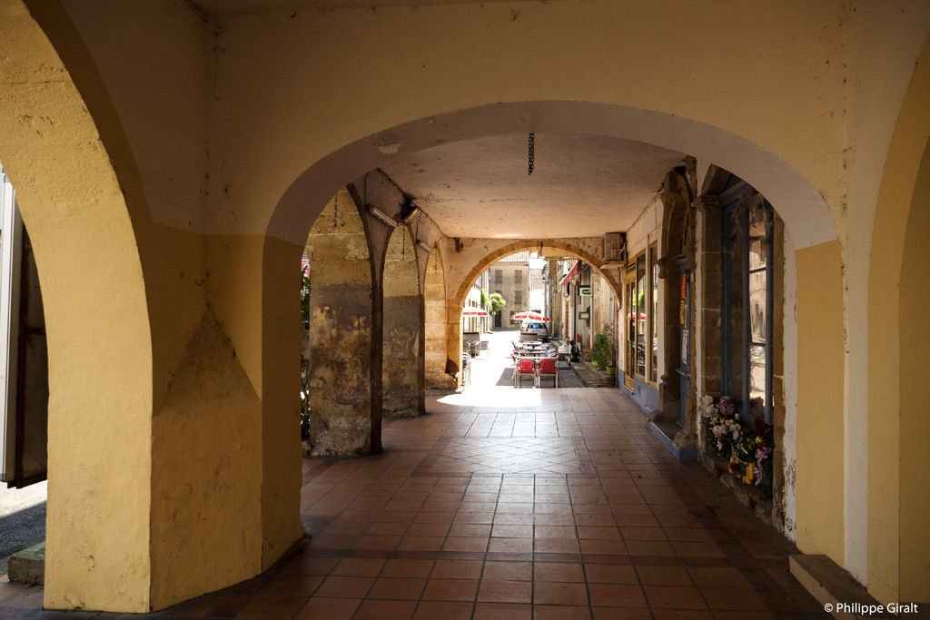 Arcades Square